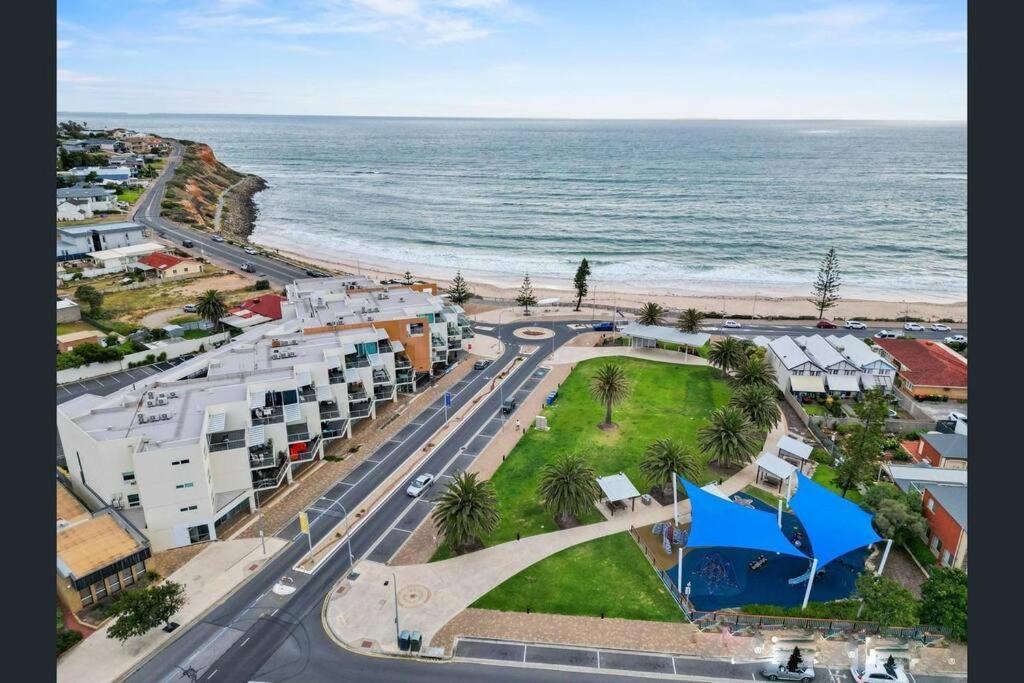 Beach Retreat- Christies Full home
