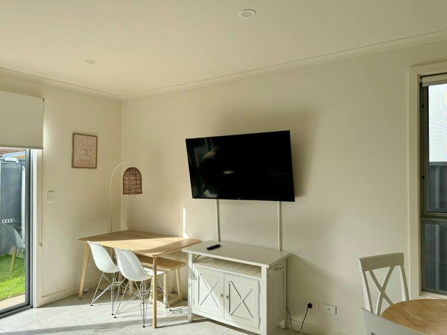 Beach Retreat- Christies Full home