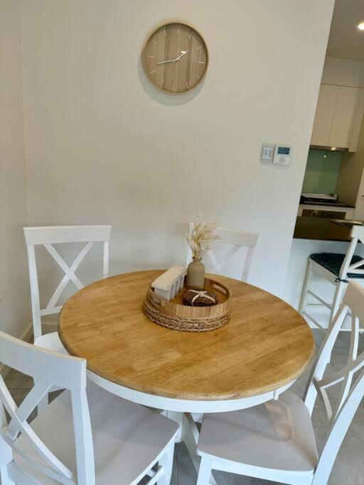 Beach Retreat- Christies Full home