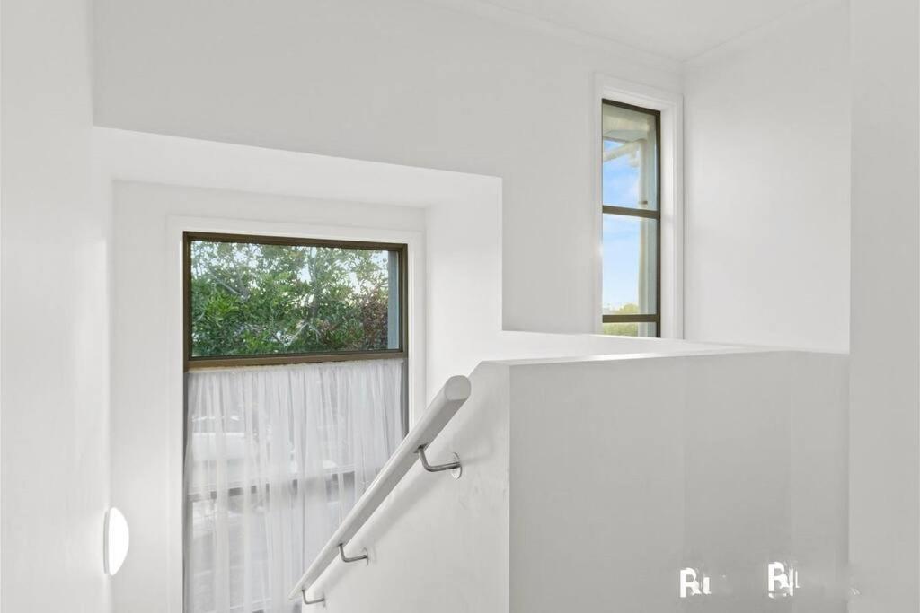 Beach Retreat- Christies Full home
