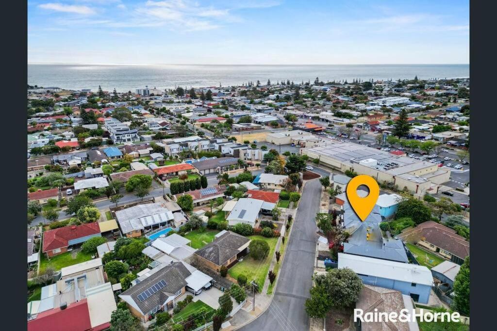 Beach Retreat- Christies Full home