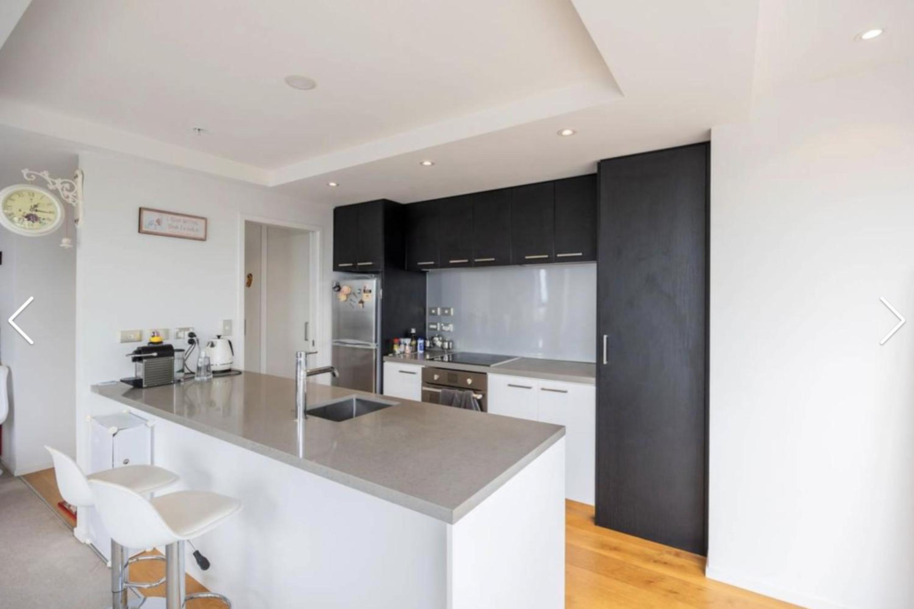 Stunning 3 Bedroom Penthouse Apt in Auckland CBD view 4
