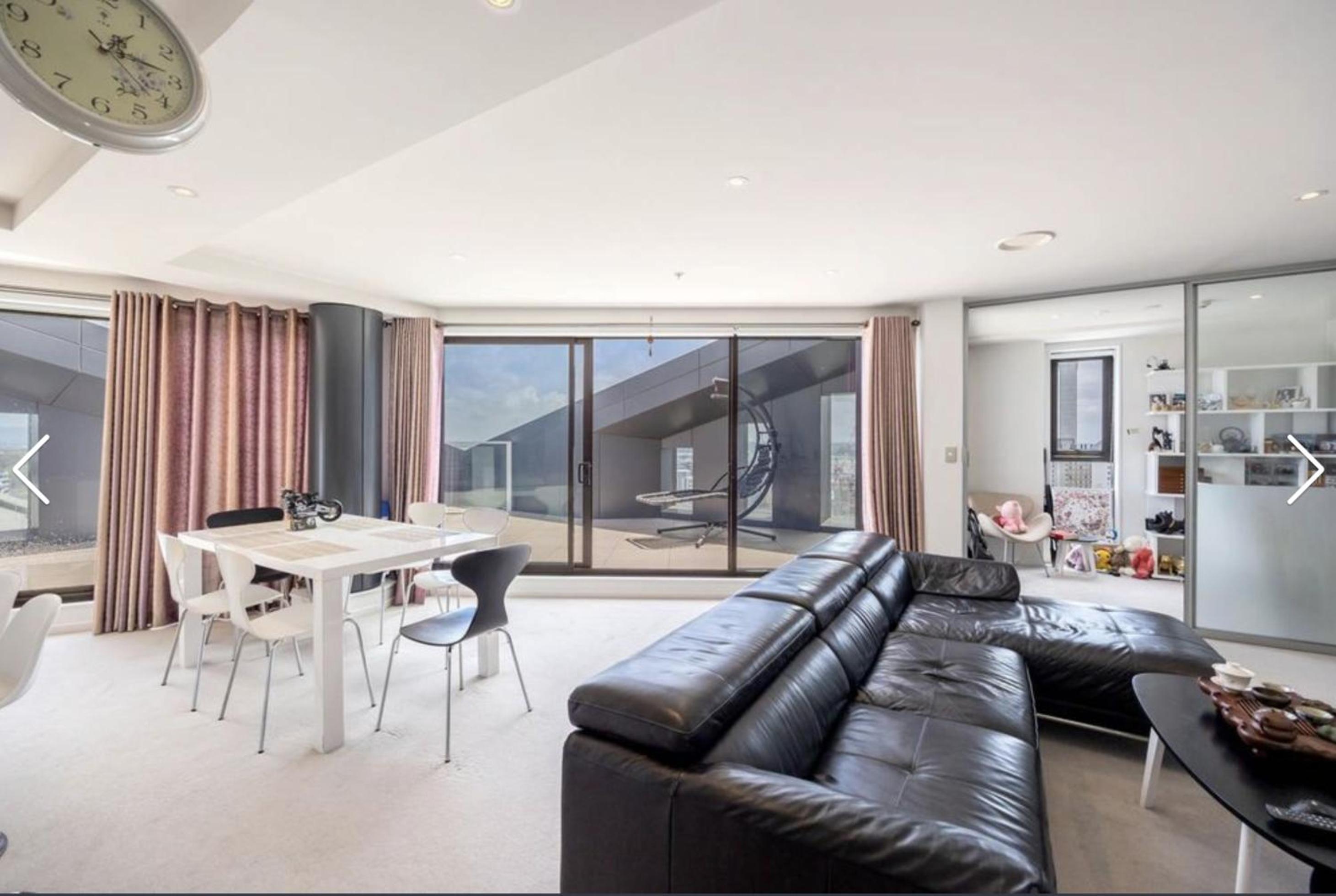 Stunning 3 Bedroom Penthouse Apt in Auckland CBD view 2