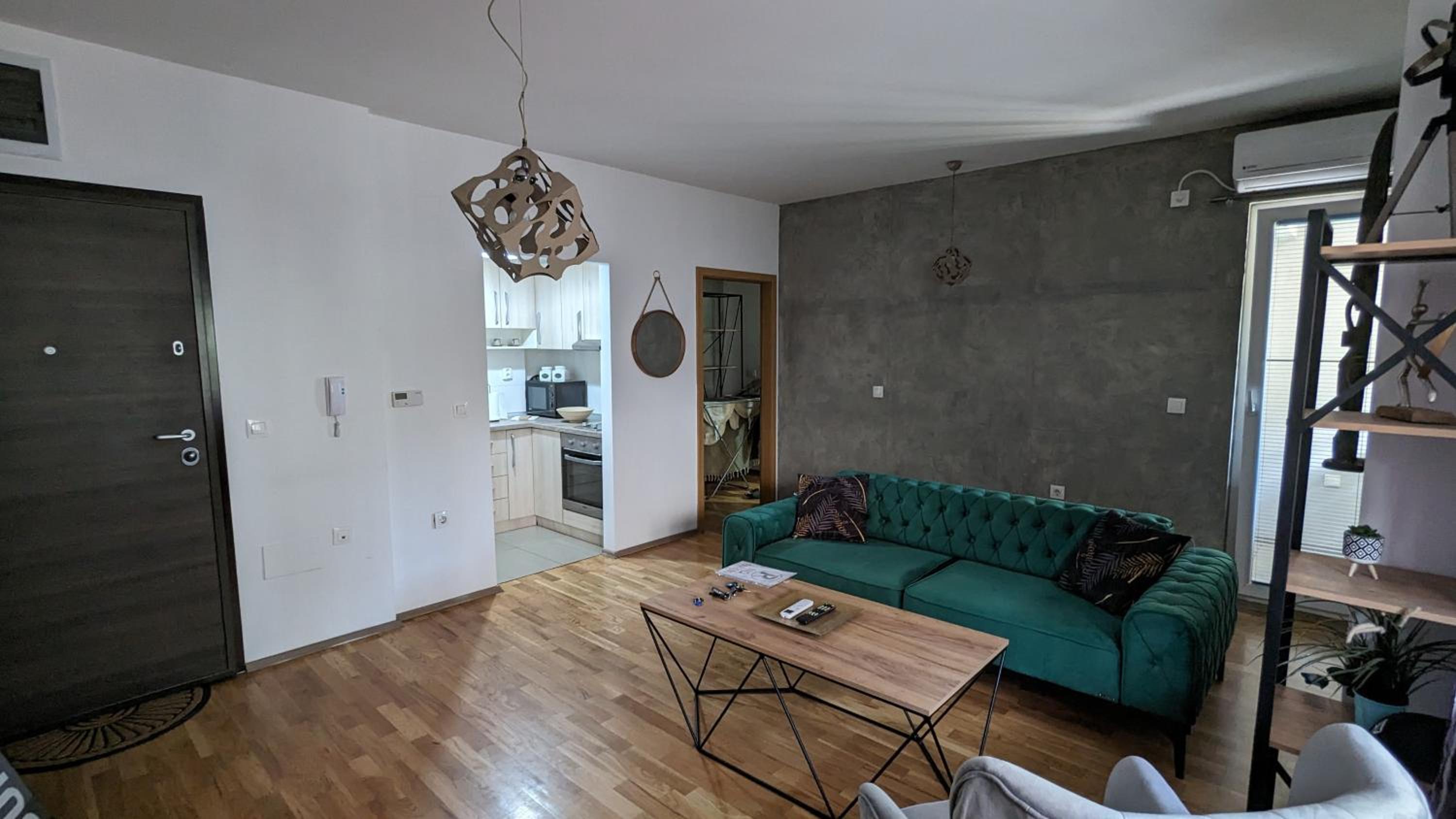 MODERN APPARTMENT IN THE CITY CENTER with free parking view 2
