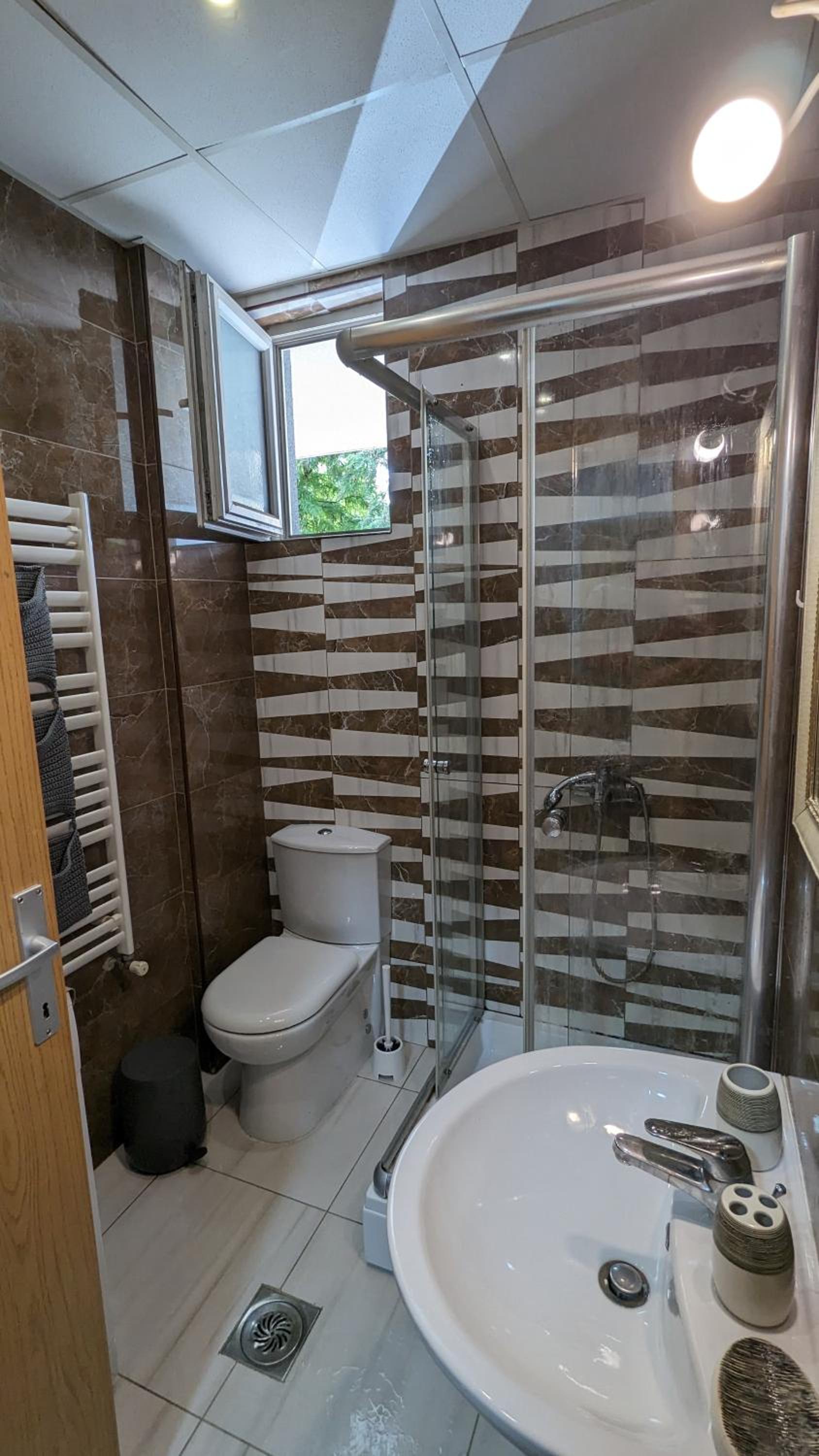 MODERN APPARTMENT IN THE CITY CENTER with free parking view 4