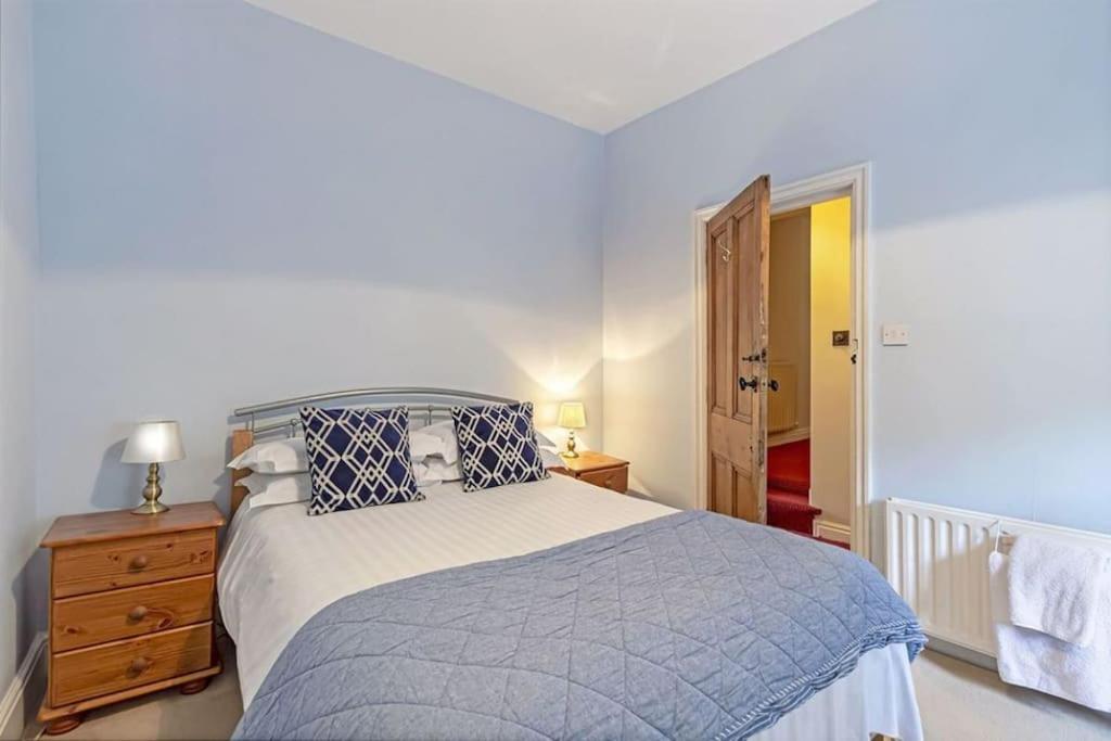 Anglers Cottage - Spacious Grade II Listed Cottage view 5