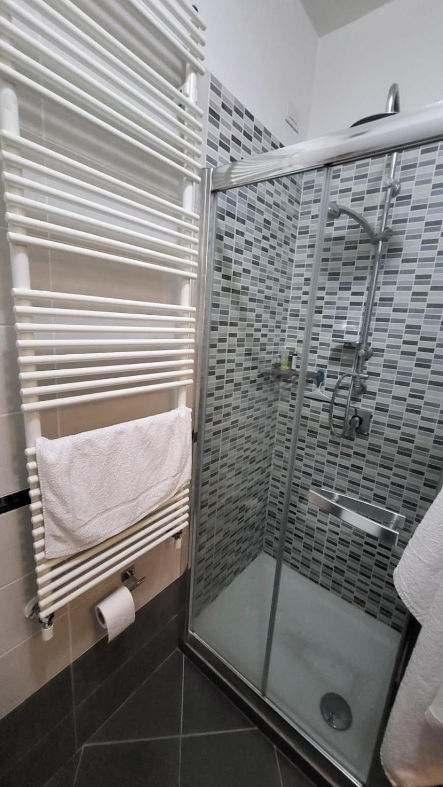 B&B - Camera doppia con bagno privato in stupendo attico con vista mozzafiato