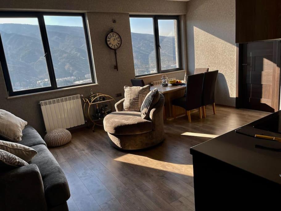 Lovely 2 bedroom apartment with beautiful view view 3