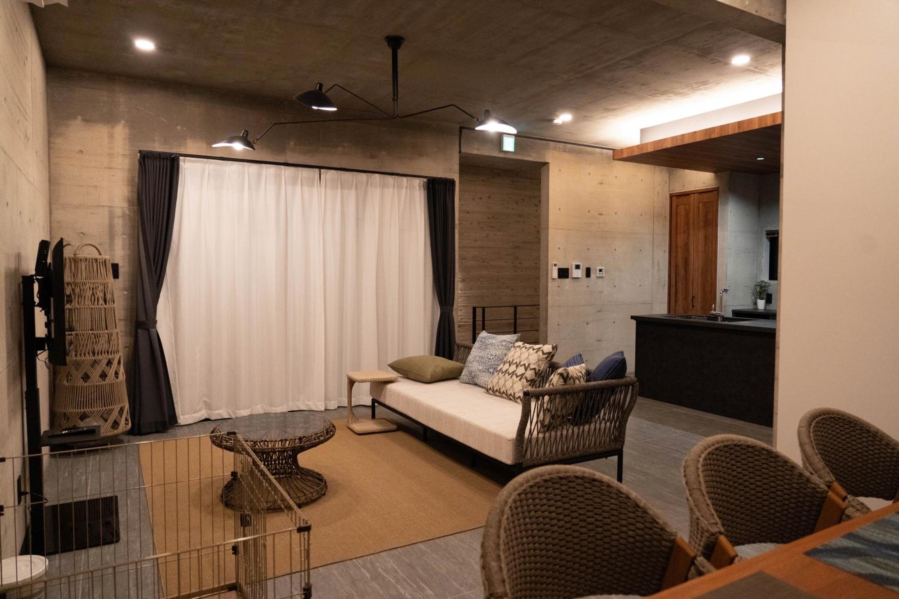 RYUKYU BREEZE 1棟貸し 天然ビーチまで徒歩30秒 プライベートプール付きVilla 北部