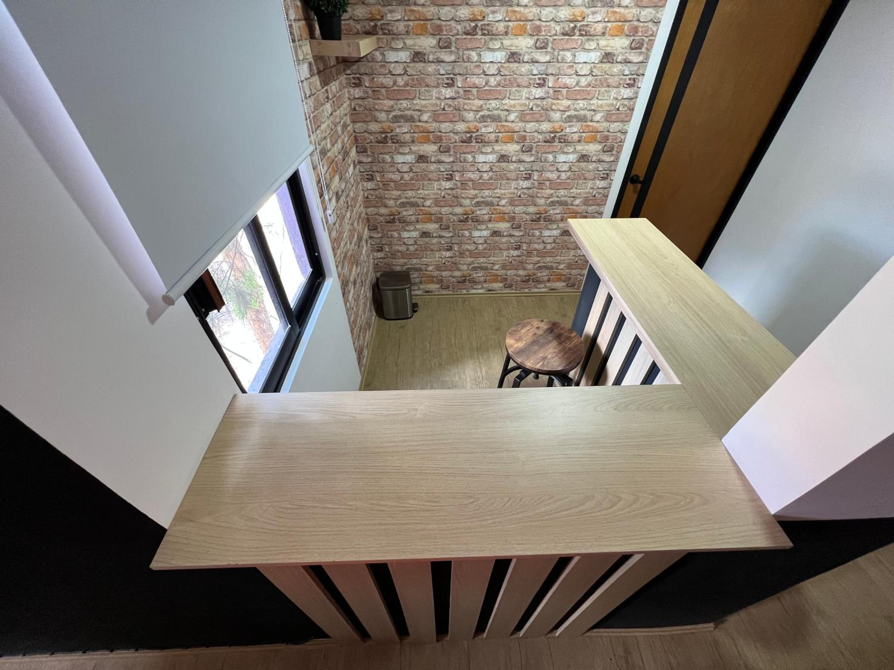 bar & dining