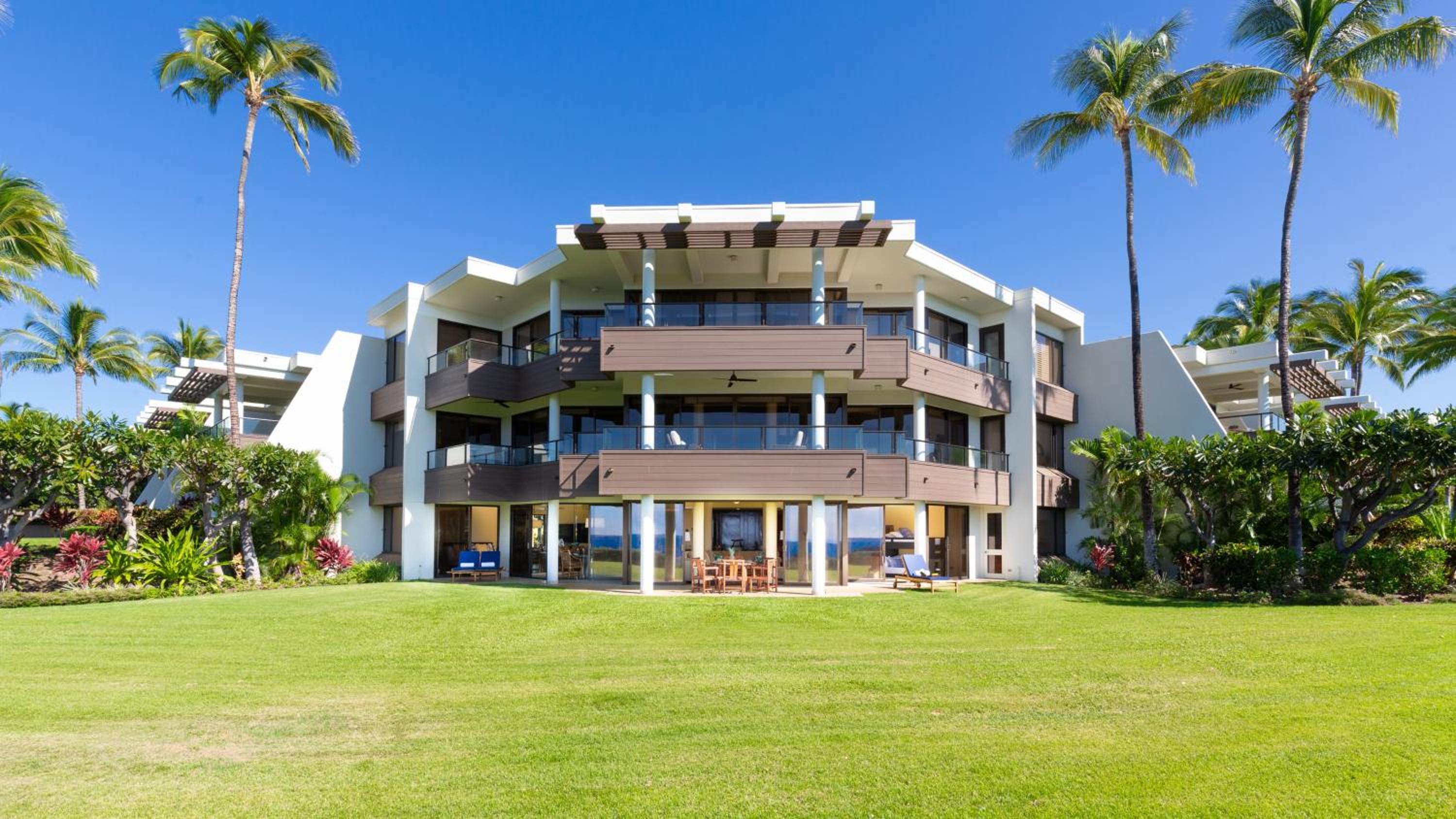 ❤PiH❤ Ocean Dream Panoramic Oceanfront Walk to Private Beach Club Bikes view 4