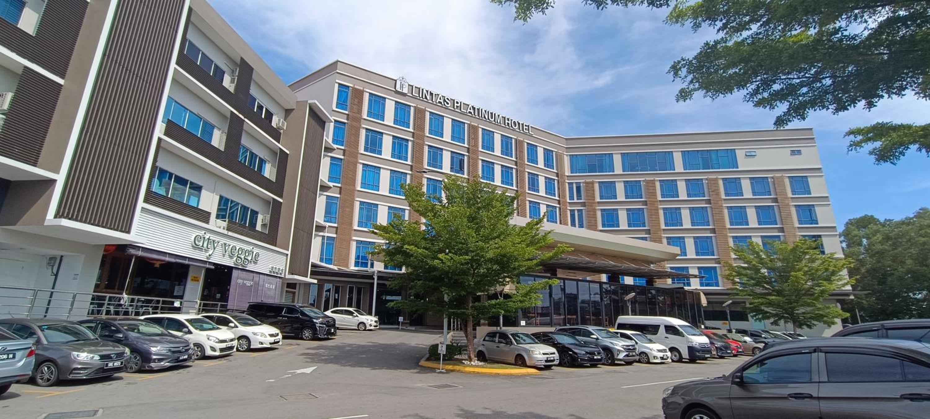 Hotel Lintas Platinum Hotel - Image 1