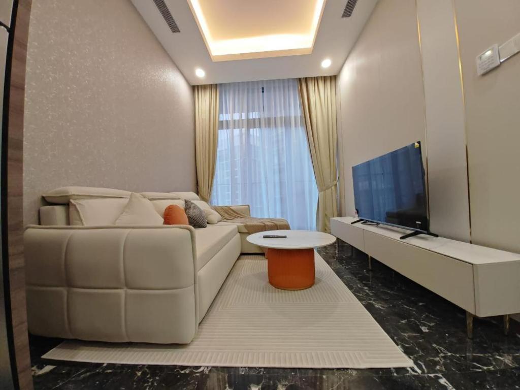 Royce Residence by uBook
