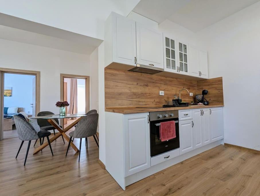 2BDRM Peaceful Escape with Free Parking