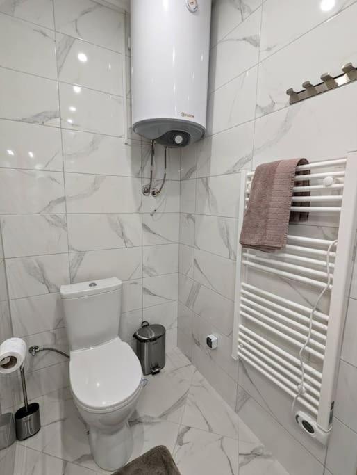 2BDRM Peaceful Escape with Free Parking
