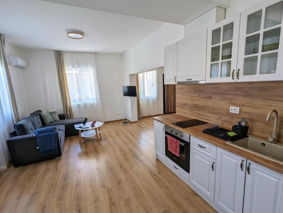 2BDRM Peaceful Escape with Free Parking