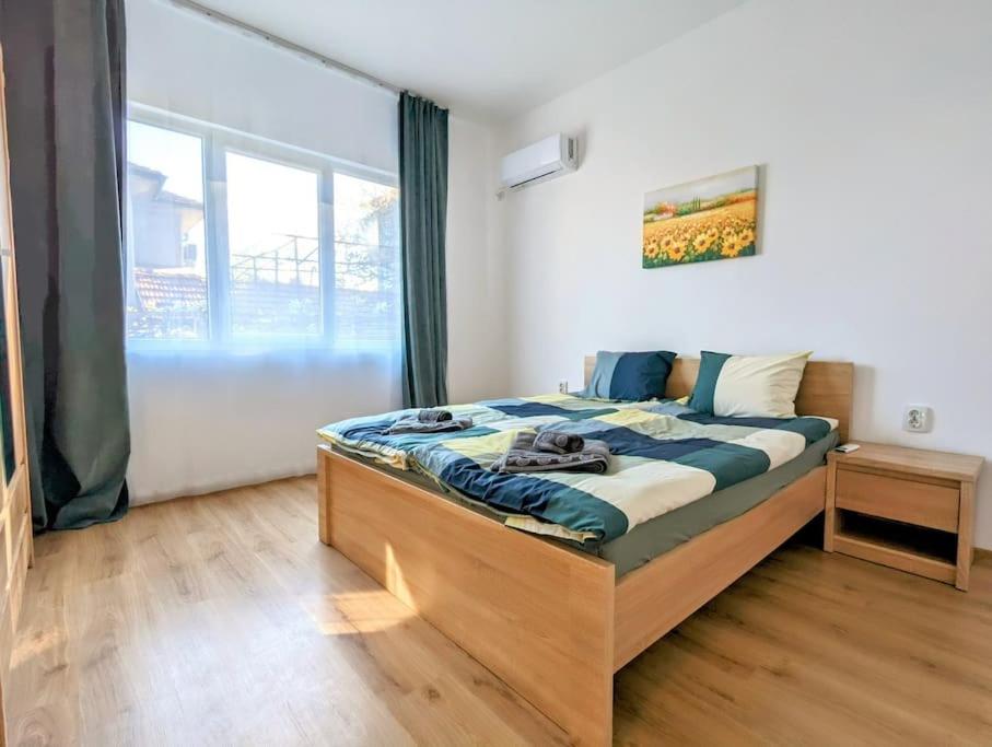 2BDRM Peaceful Escape with Free Parking