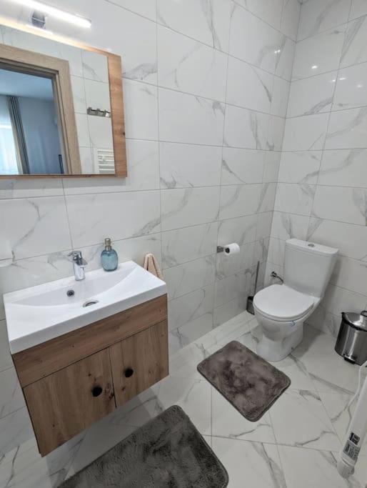 2BDRM Peaceful Escape with Free Parking