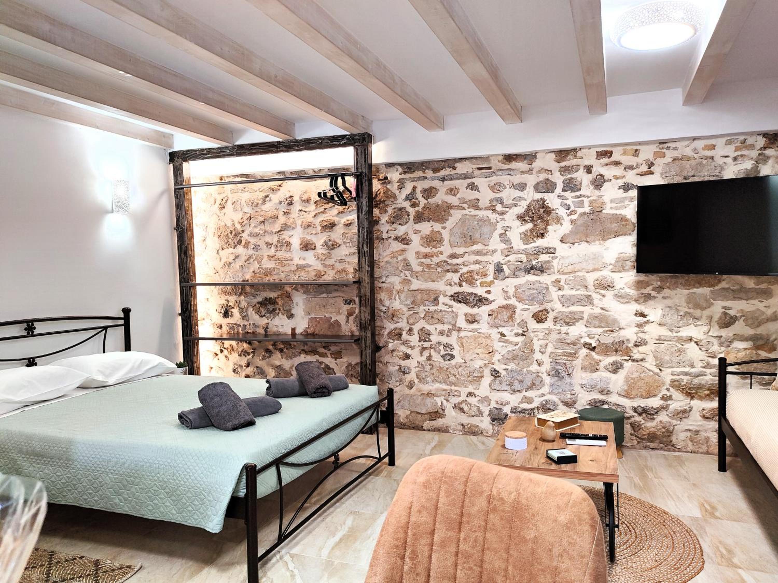 Akis House Mantouki