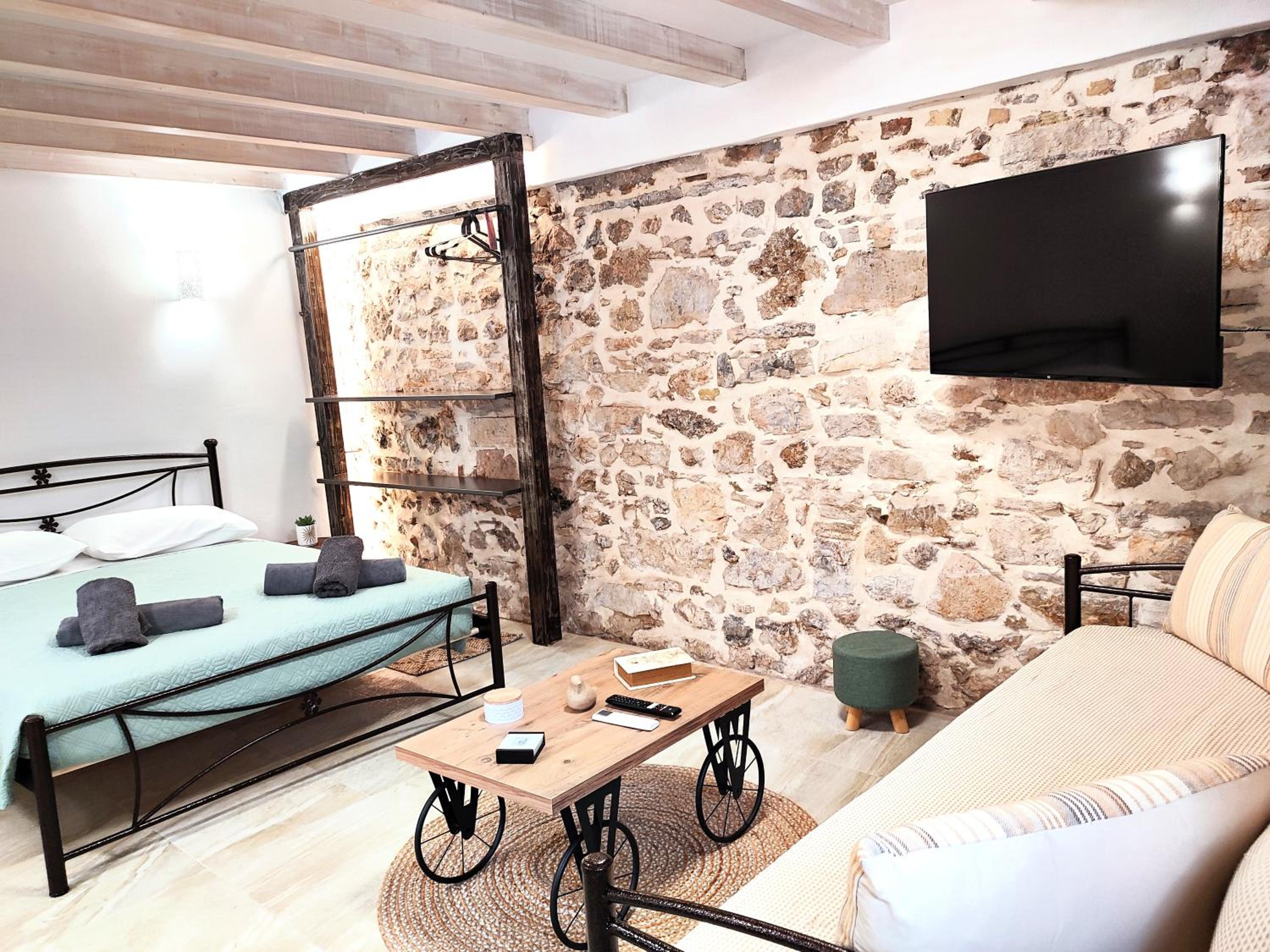Akis House Mantouki