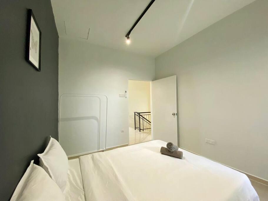 IKEA Modernism House 10Pax`Near Icon City photo 3
