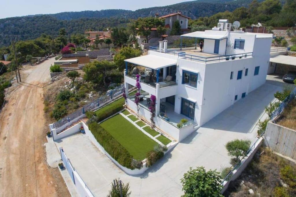 White-Blue Luxury Villa 1