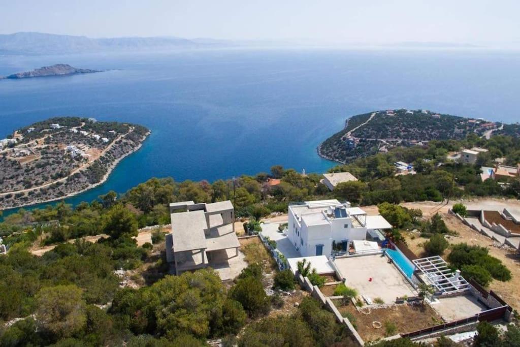 White-Blue Luxury Villa 1