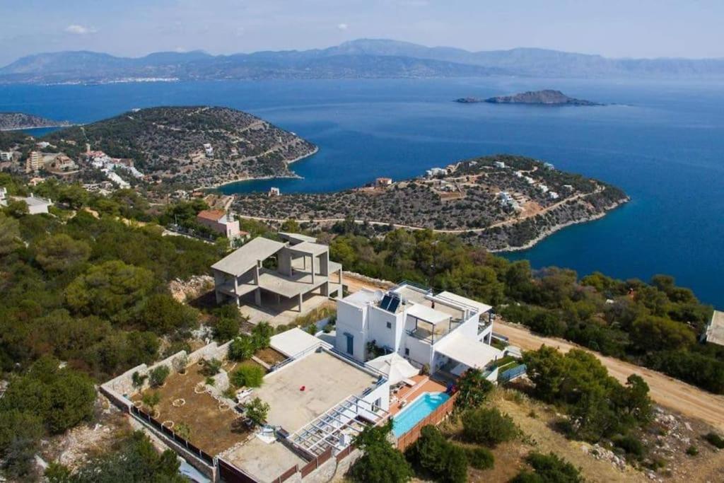 White-Blue Luxury Villa 1