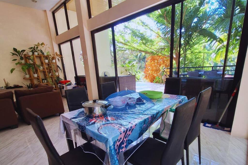 Camotes Island Villa - 9 minutes to Beach - WiFi