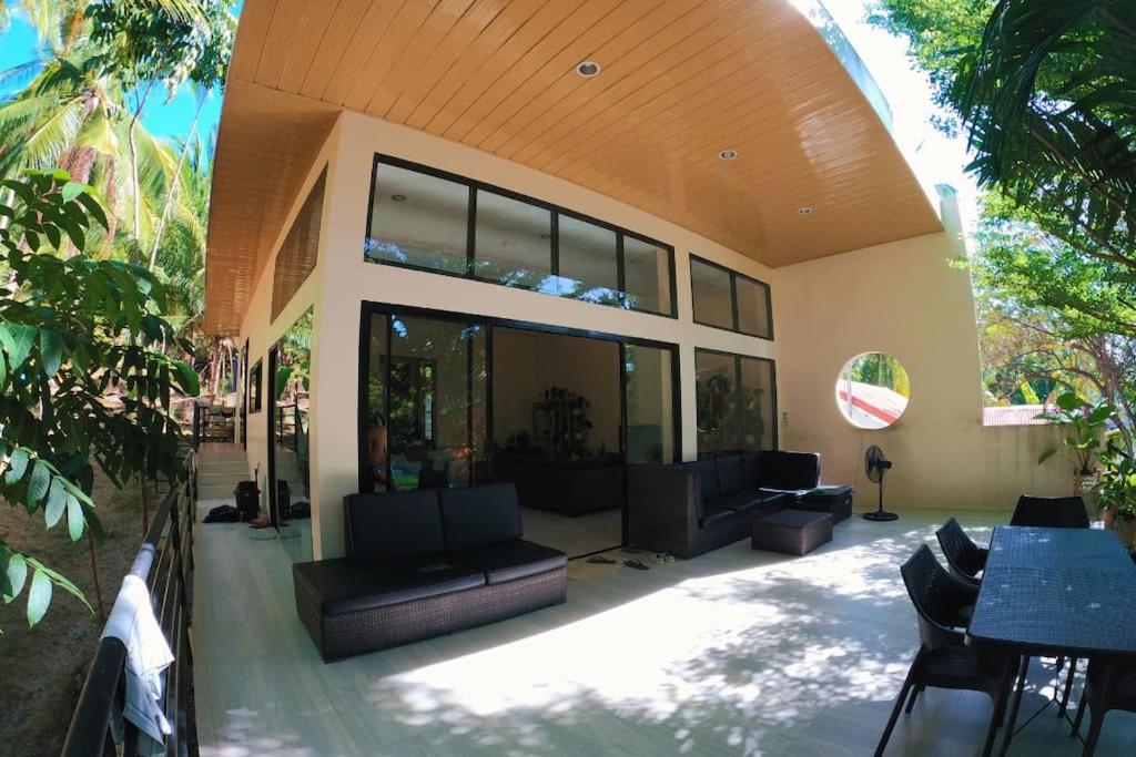 Camotes Island Villa - 9 minutes to Beach - WiFi
