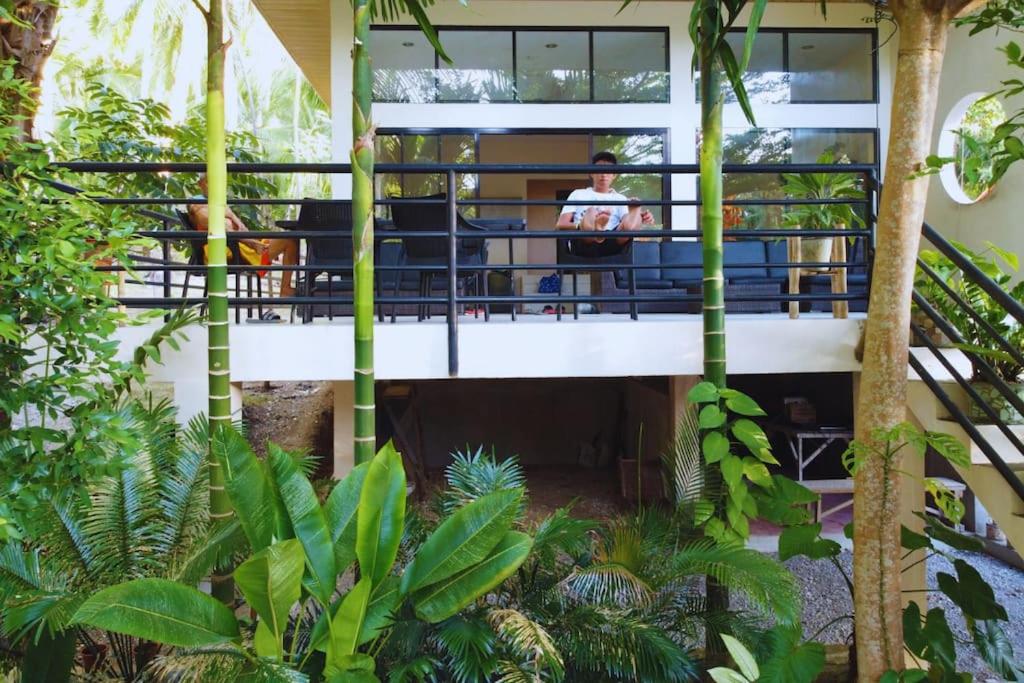 Camotes Island Villa - 9 minutes to Beach - WiFi