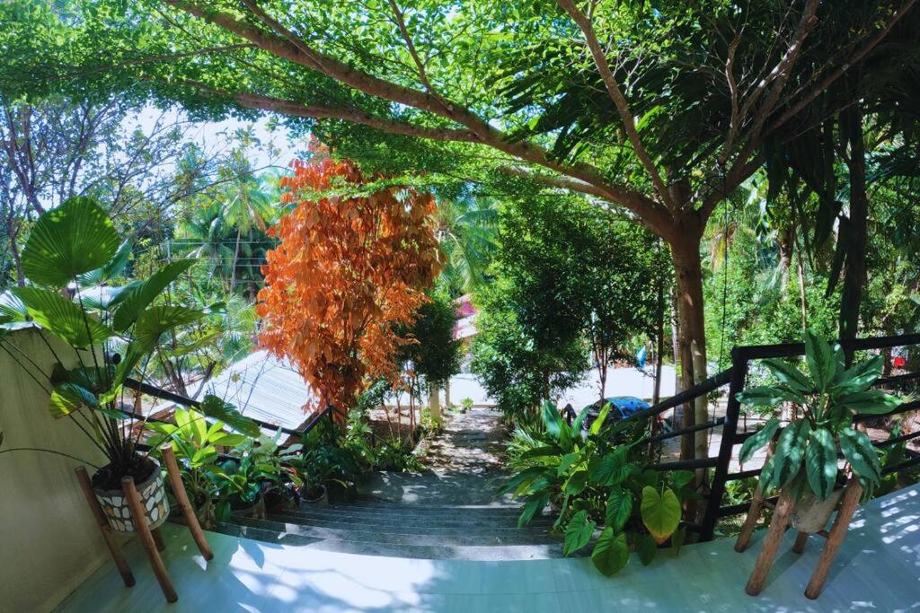 Camotes Island Villa - 9 minutes to Beach - WiFi