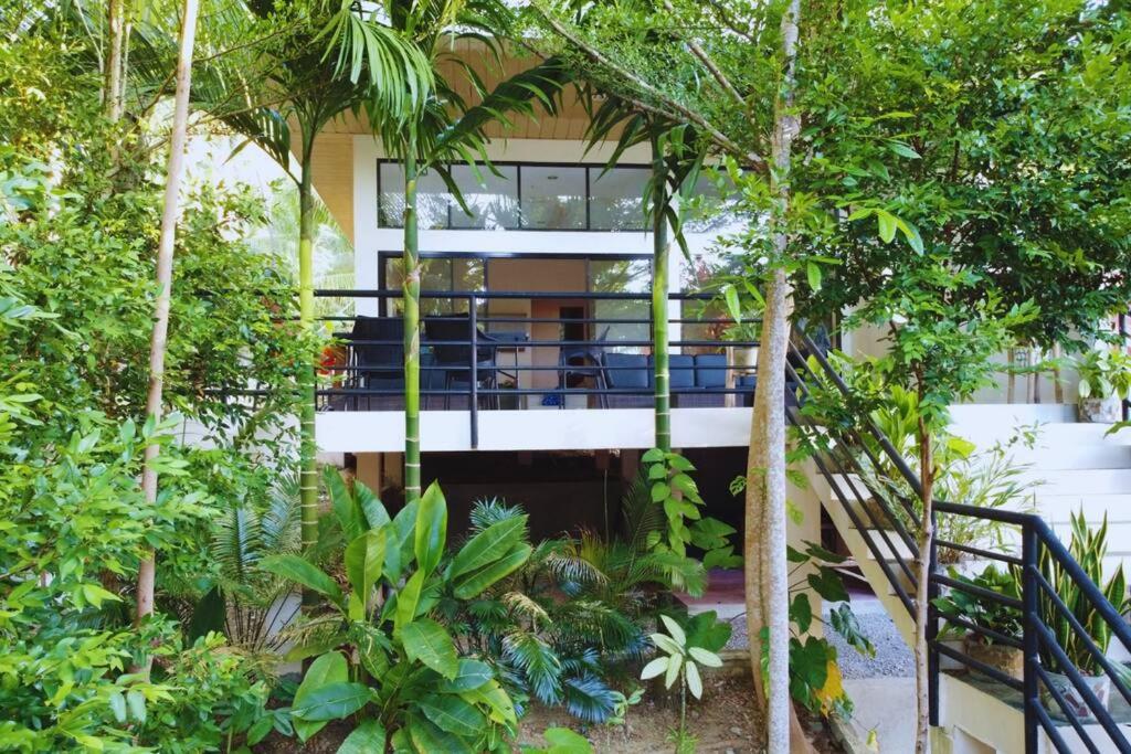 Camotes Island Villa - 9 minutes to Beach - WiFi