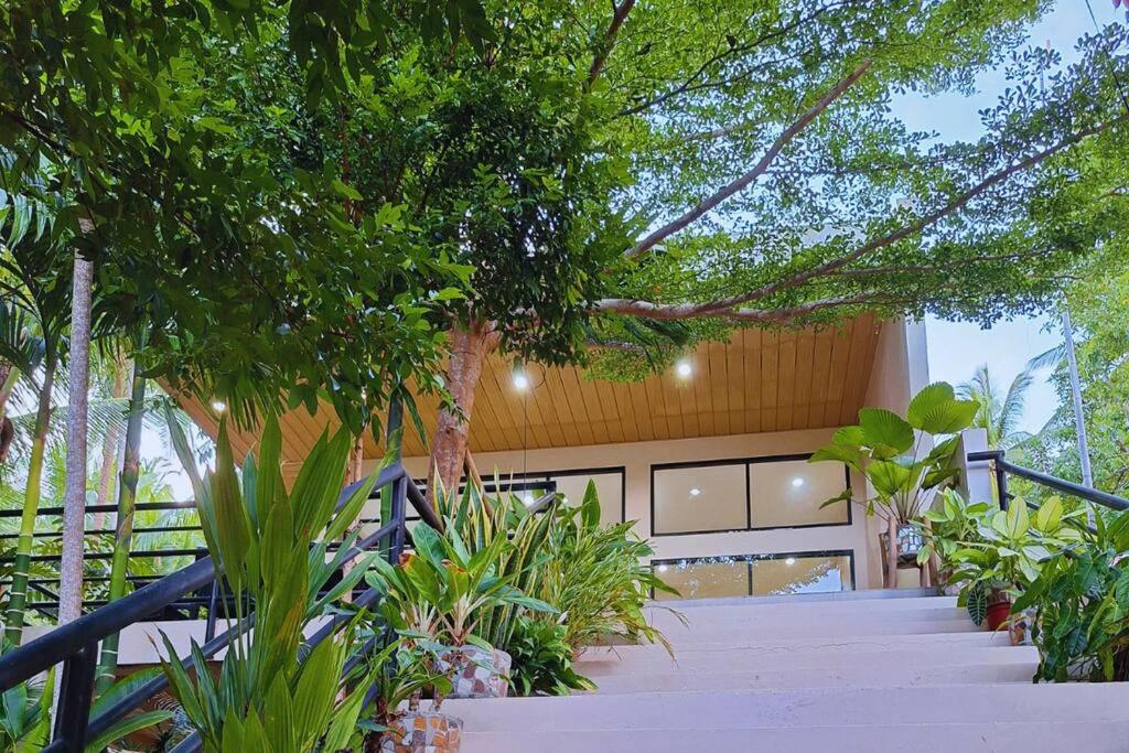 Camotes Island Villa - 9 minutes to Beach - WiFi