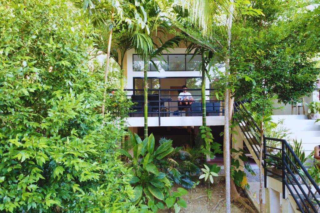 Camotes Island Villa - 9 minutes to Beach - WiFi