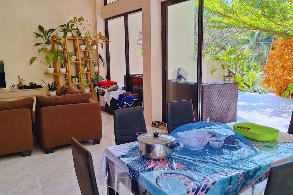 Camotes Island Villa - 9 minutes to Beach - WiFi
