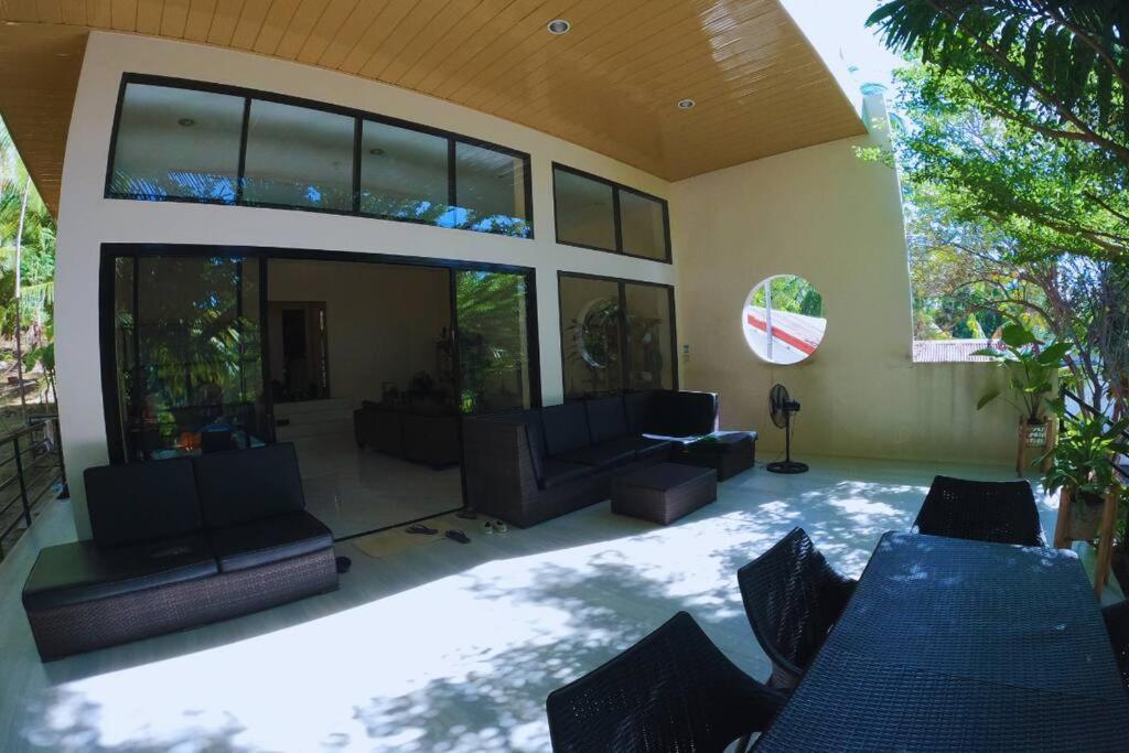 Camotes Island Villa - 9 minutes to Beach - WiFi