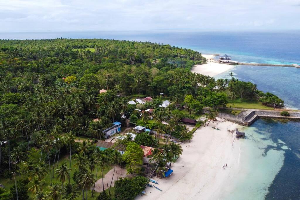 Camotes Island Villa - 9 minutes to Beach - WiFi