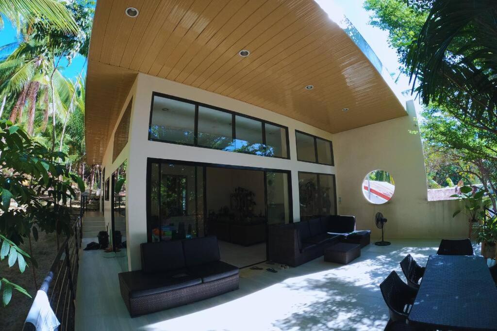 Camotes Island Villa - 9 minutes to Beach - WiFi