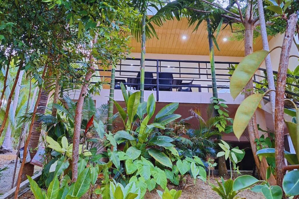 Camotes Island Villa - 9 minutes to Beach - WiFi