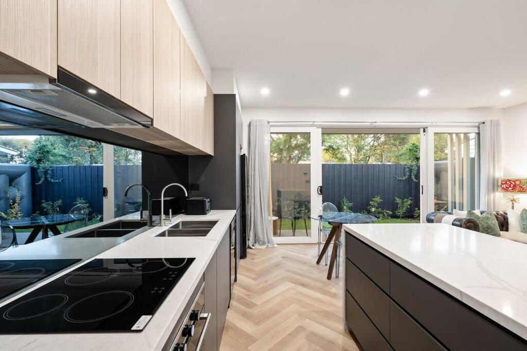 Stylish House - Walk to Beach