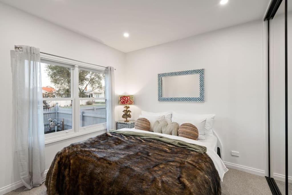 Stylish House - Walk to Beach