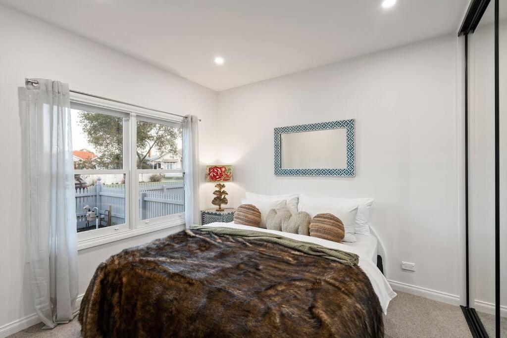 Stylish House - Walk to Beach