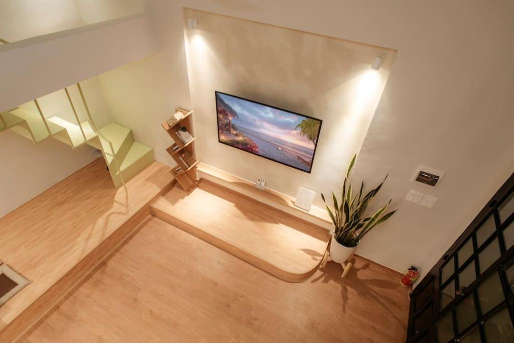 Lucy Homee apartment