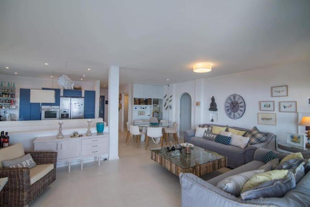 White-Blue Luxury Villa 2 view 4