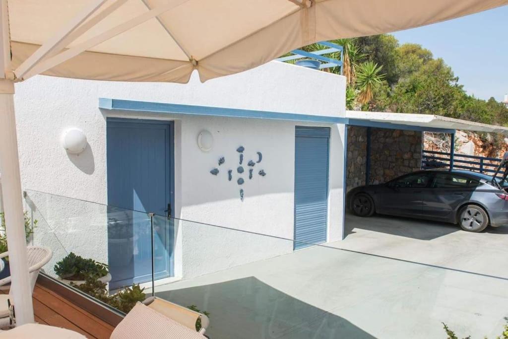 White-Blue Luxury Villa 2 view 5