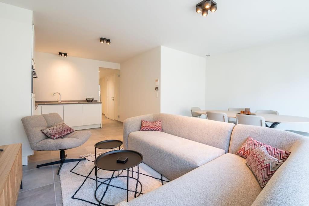 Wonderful new apartment by the beach