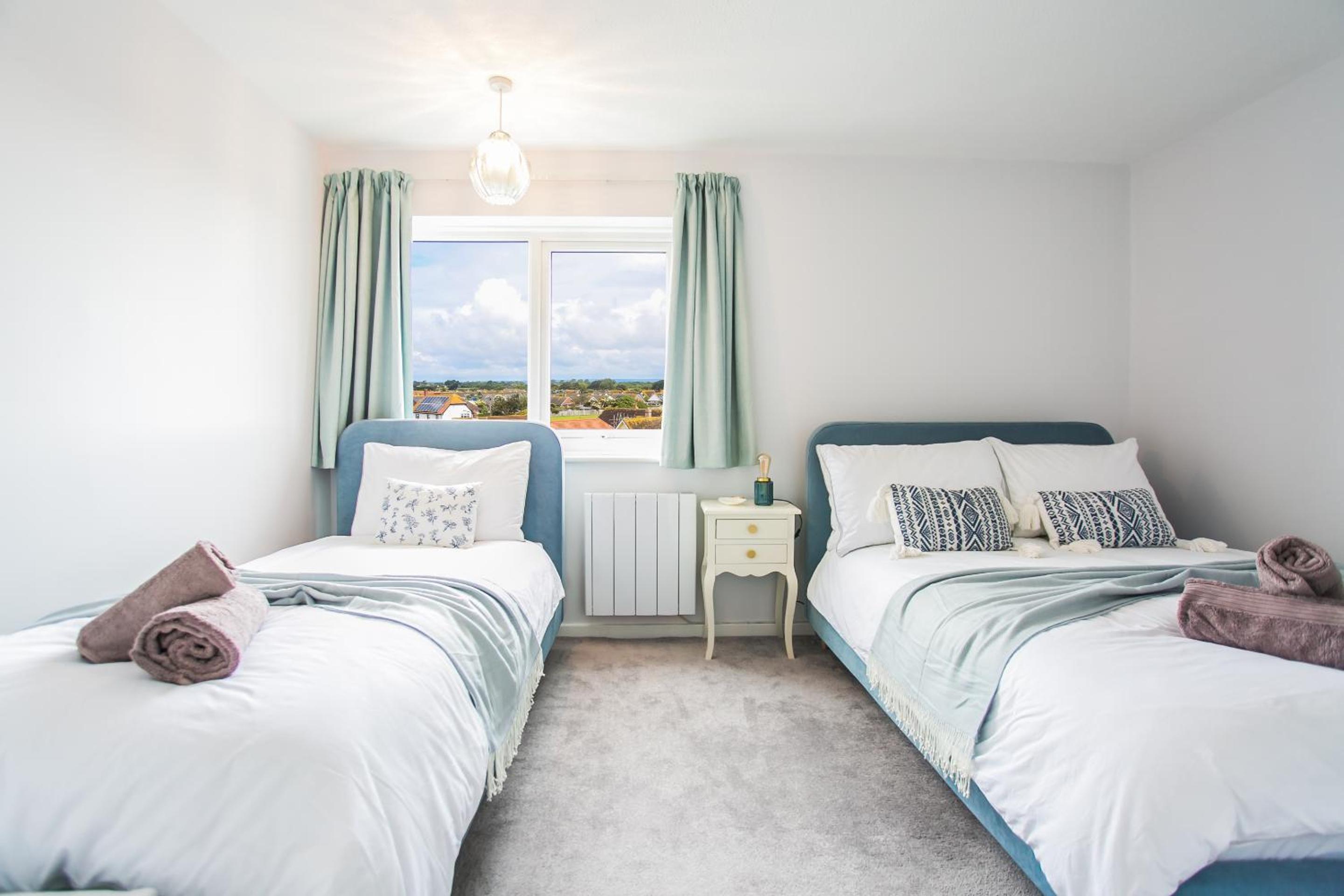 Blissview - Beach front apartment in East Wittering Village view 4