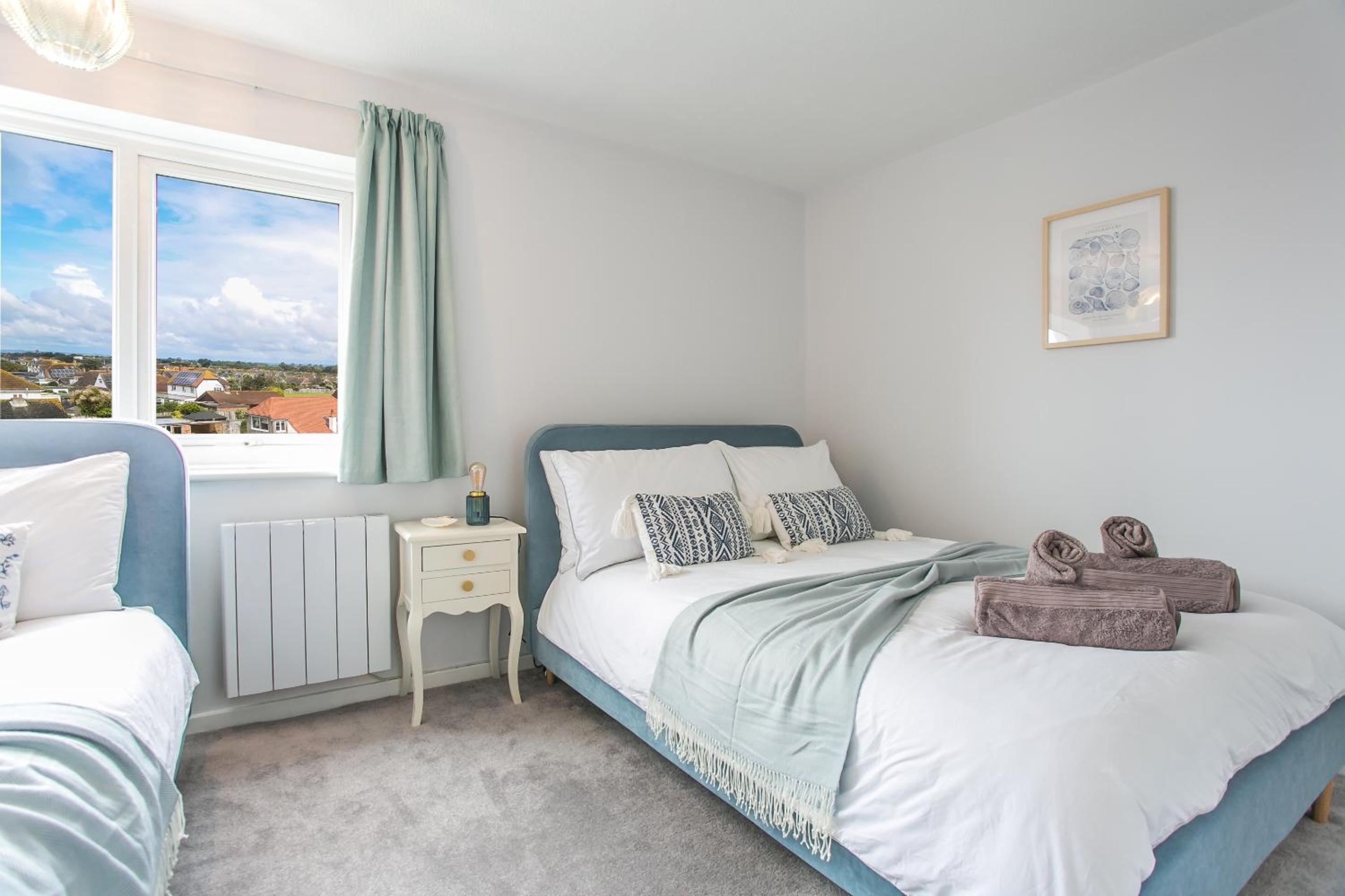 Blissview - Beach front apartment in East Wittering Village view 5