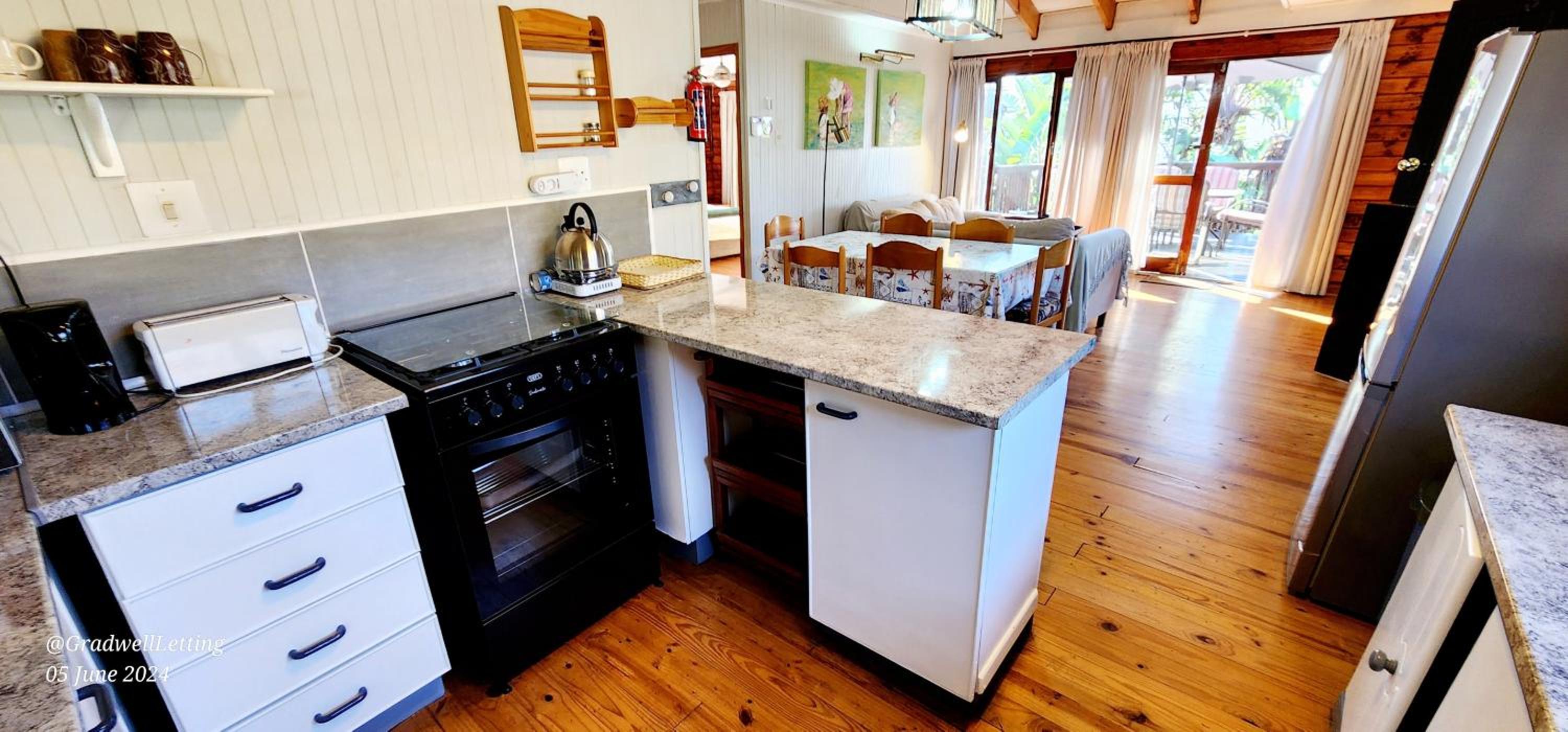 Milkwood Lodge 5 - Sleeps 6 view 4